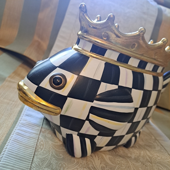 MacKenzie-Childs Black and White Checkered Crowned King Fish Planter - Picture 5 of 14